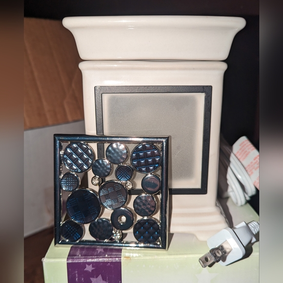 Scentsy Gallery - Cream Warmer with Blue and Silver Dazzle Frame New in Box - Picture 6 of 9